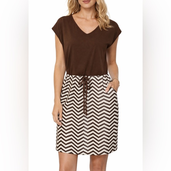 Amazon Dresses & Skirts - Amazon Brown and White Chevron Dress